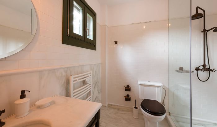 En suite bathroom, Faros Villa, Fiscardo, Kefalonia