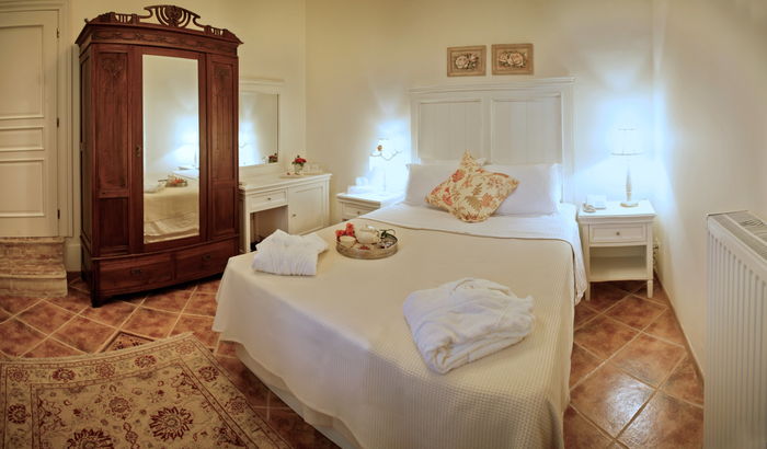 Bedroom, Archontikio Petra's 1821, Lesvos