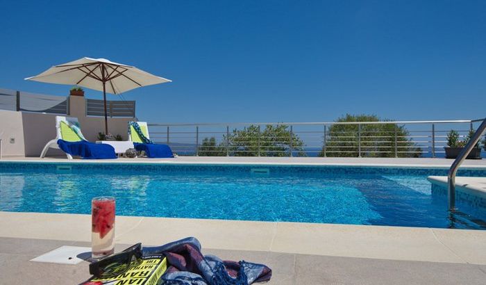 Villa Eos poolside