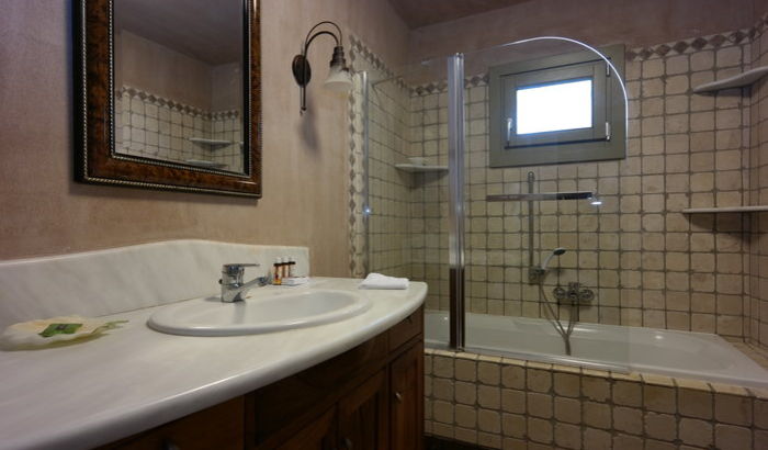 Ground Floor Bathroom, Paparouna, Alonissos