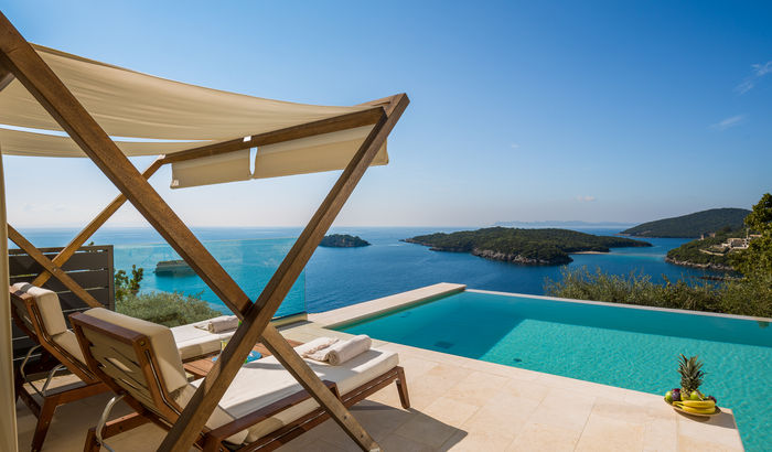 Secret Villa, Sivota