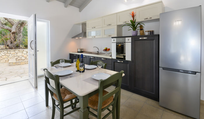 White Cliff Suite, Paxos