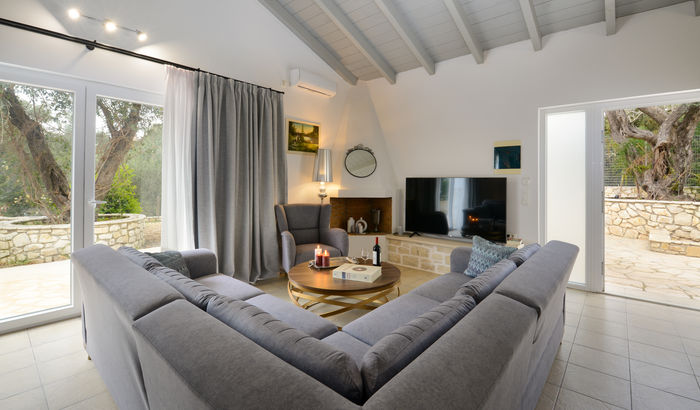 White Cliff Suite, Paxos